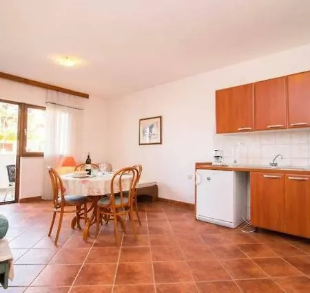 Bright Cozy Near Sea Daire